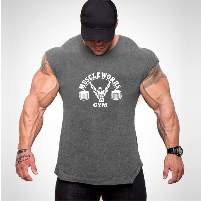 Sports Equipment Shop - 新しい夏のブランドベスト綿ジム服男性タンクトップノースリーブ Tシャツボディービル機器フィットネス男性のストリンガータンクトップ